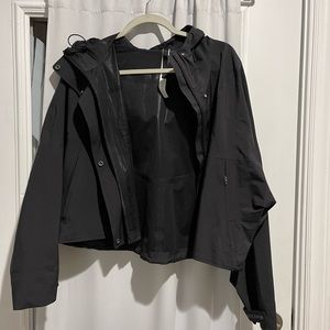 Lululemon rain jacket size 8